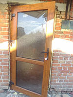 Двері вхідні металопластикові ламіновані зовні ( золотий дуб) з склом графіт бронза