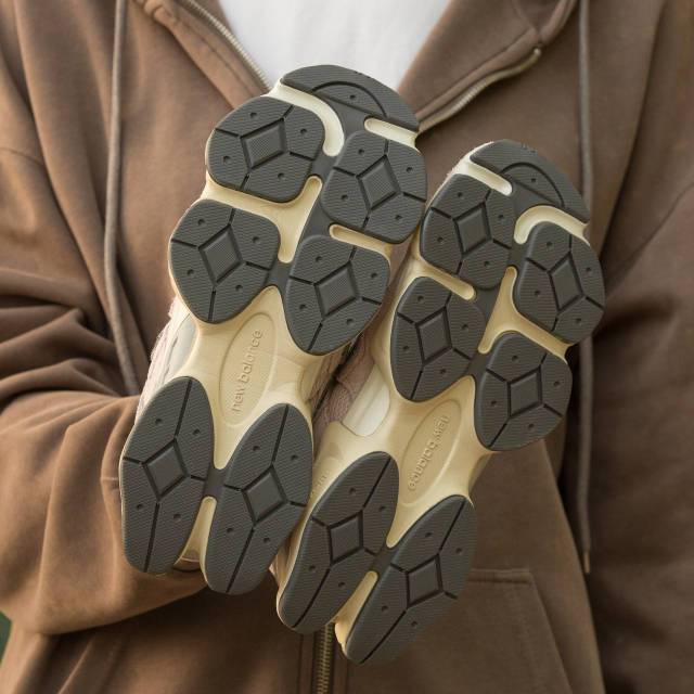 Женские кроссовки New Balance 9060 December Sky U9060HSP розовые