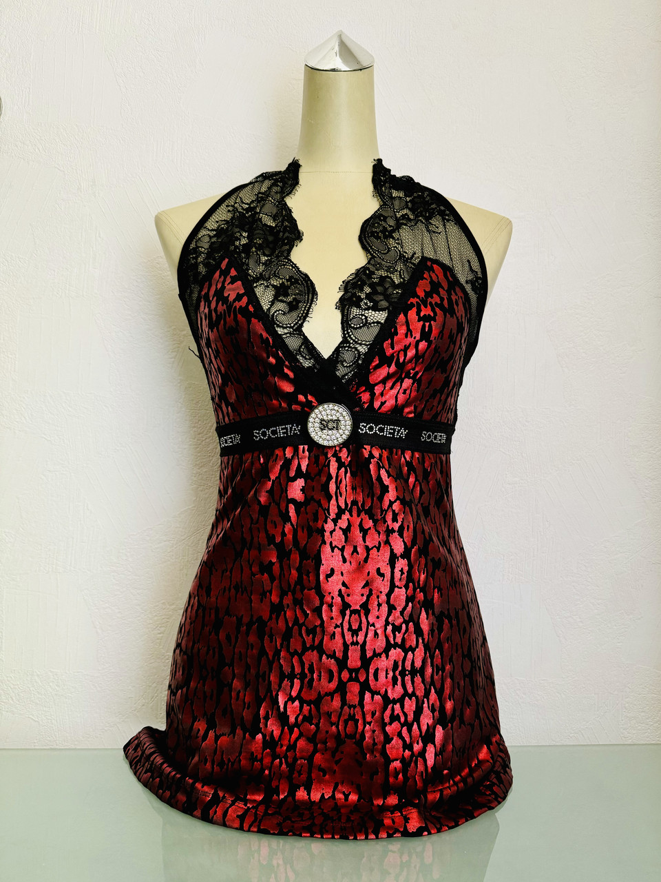 Майка літня жіноча блискуча з мереживом і брошкою клубна.