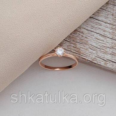 Каблучка золота з білим круглим фіанітом тонка класична 1.39