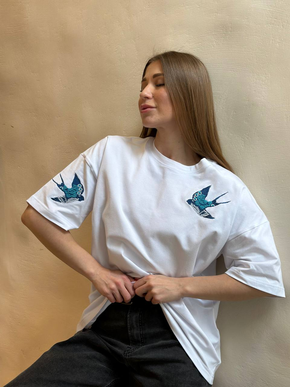 Футболка з вишивкою
