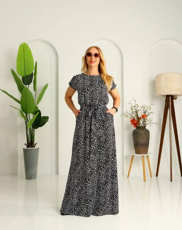 Легка довга сукня в чорному кольорі з білим принтована "Аліна". Розміри від 44 до 58, фото 1