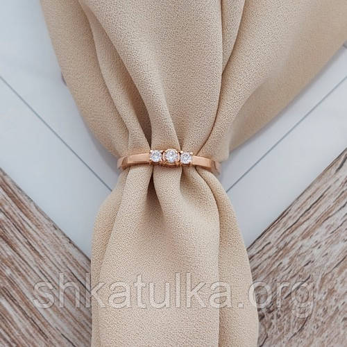 Каблучка золота з трьома білими круглими фіанітами 2.13