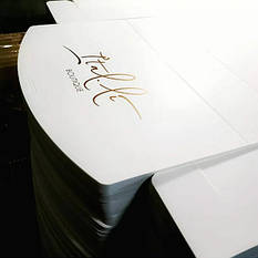 Шовкодрук фарбой мідного кольору на коробочках з білого крейдованого картону розміром 330*230*90 мм.