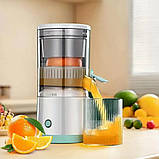 Акумуляторна соковичавниця Citrus Juicer Портативна електронна міні вичавниця для цитрусових та ягід, фото 3