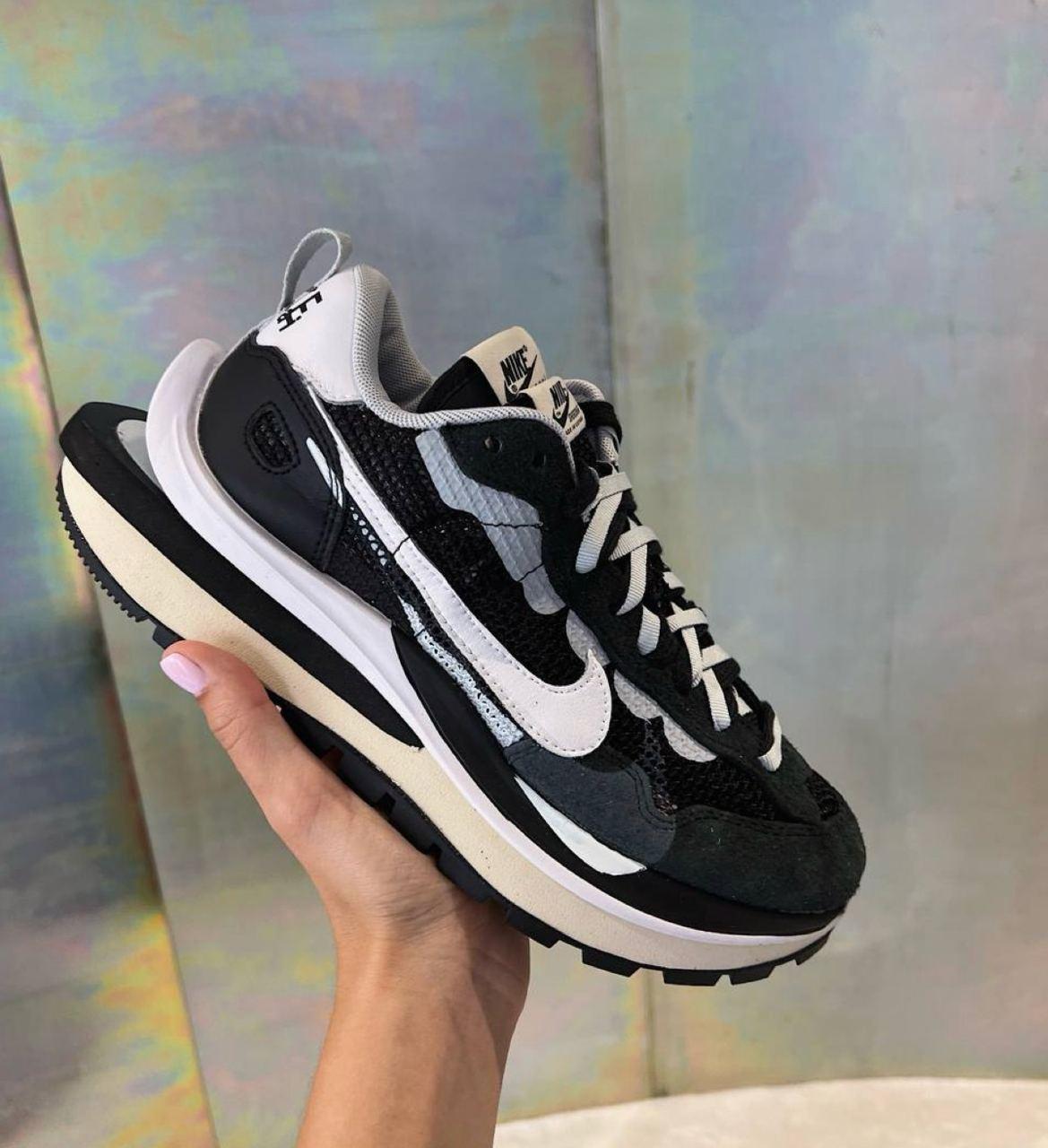 Кросівки жіночі Sacai Nike Vaporwaffle White Black Найк Сакаї Вейпервафл чорно білі замша текстиль літні