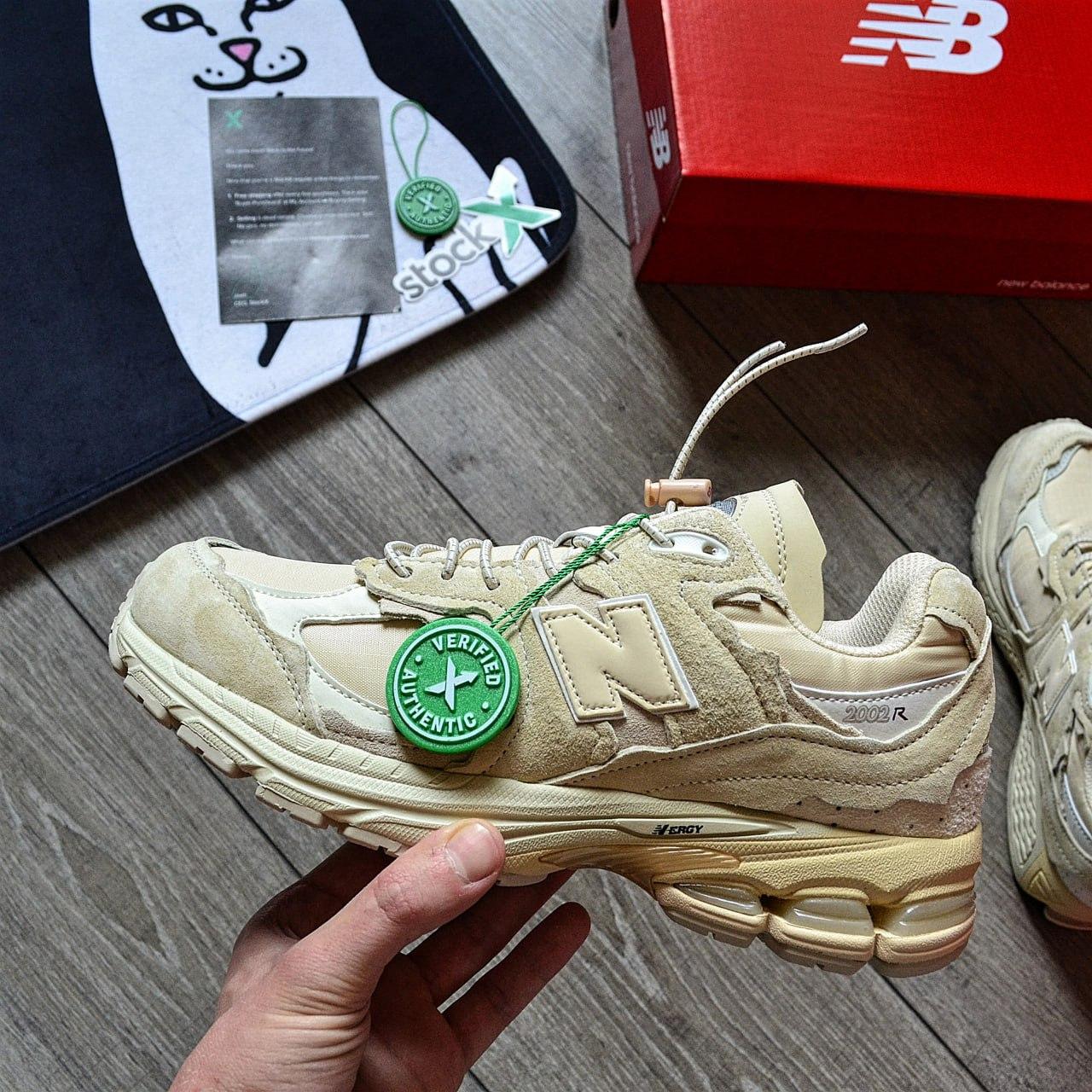 Чоловічі кросівки New Balance 2002R Protection Pack 'Beige' замша весна-осінь бежеві. Живе фото, фото 1