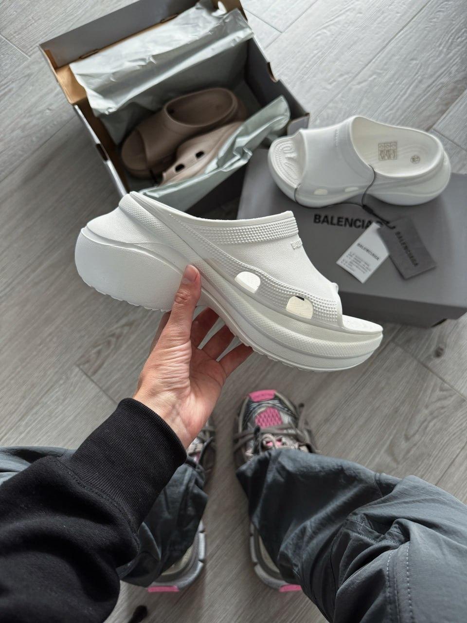 Жіночі крокси Balenciaga Pool Crocs Slide Sandal in White 677389W1S8E9000, фото 1