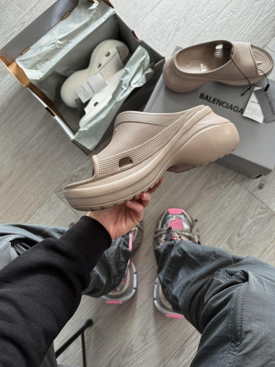 Жіночі крокси Balenciaga Pool Crocs Slide Sandal in Beige 677389W1S8E2500, фото 1