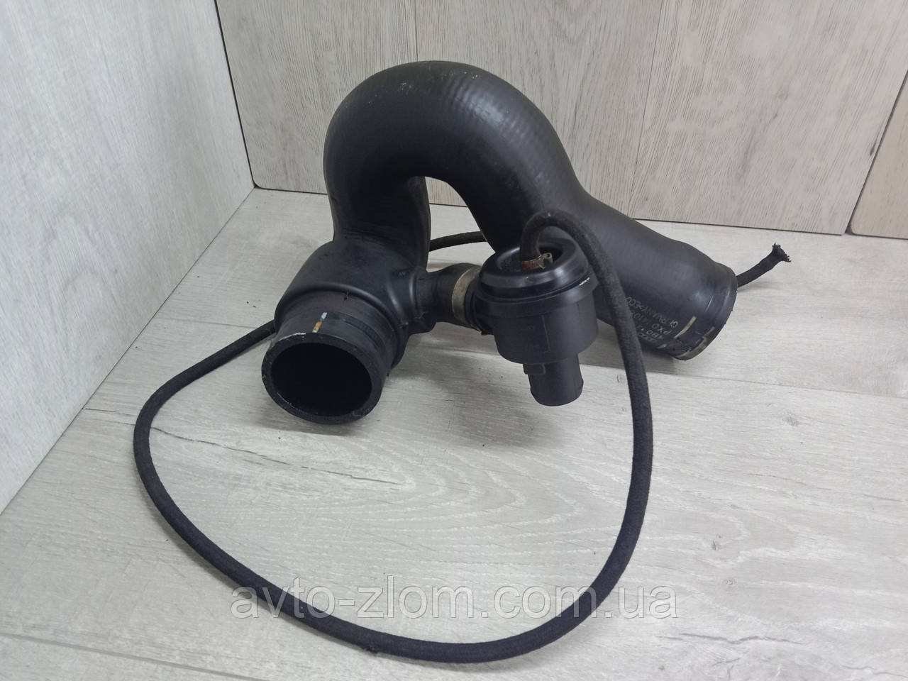Патрубок інтеркулера Volkswagen Passat B5, Audi A4 B5, A6 C5 1.8 T. 4B0145832.