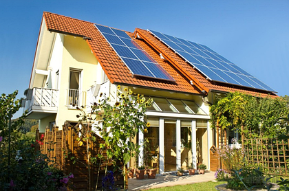 Встановлення та підключення сонячних панелей на даху будинку: Крок за кроком до автономної енергії