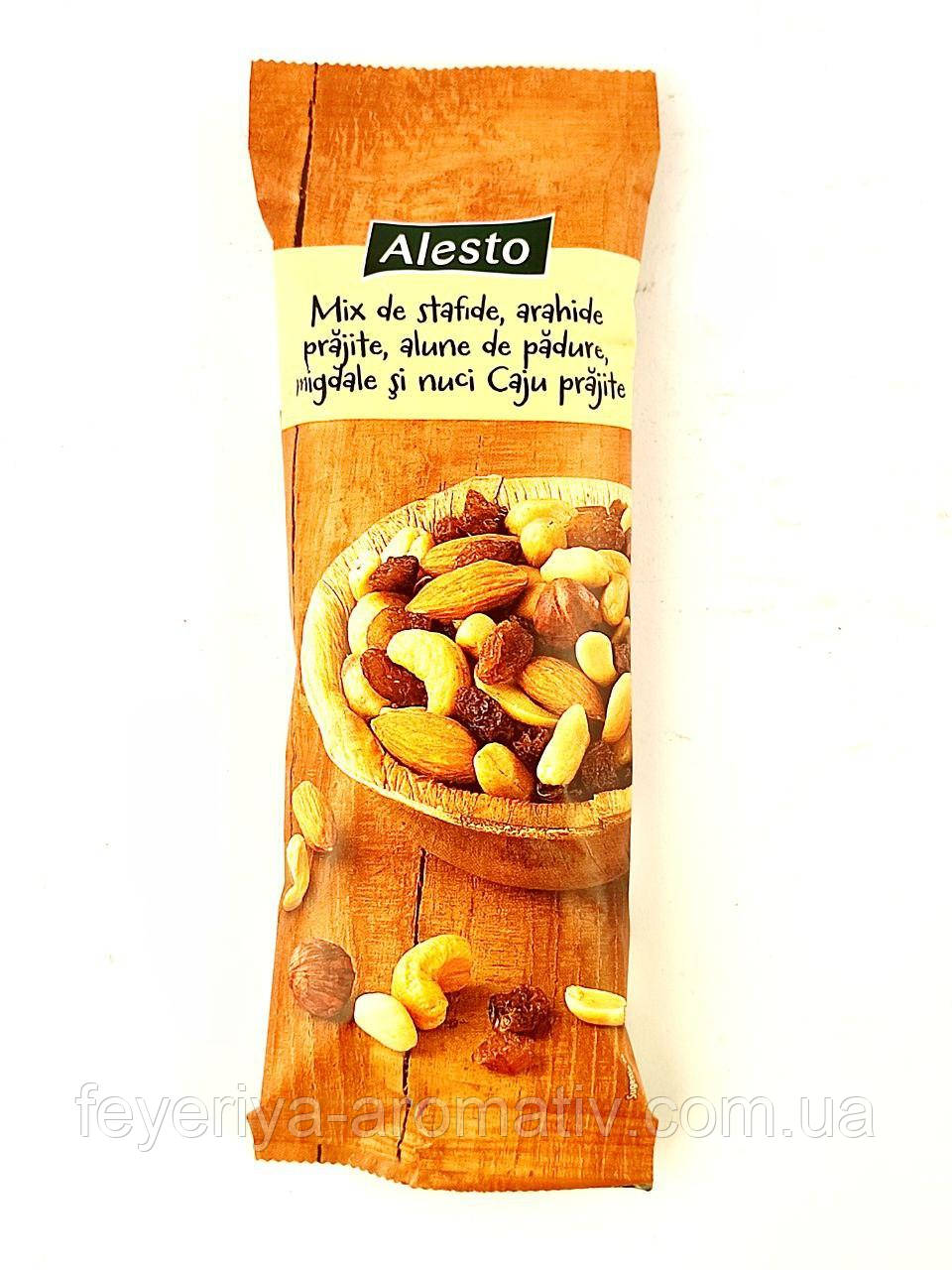 Смесь изюма с орехами Alesto Nuts&Raisin 100гр (Италия)