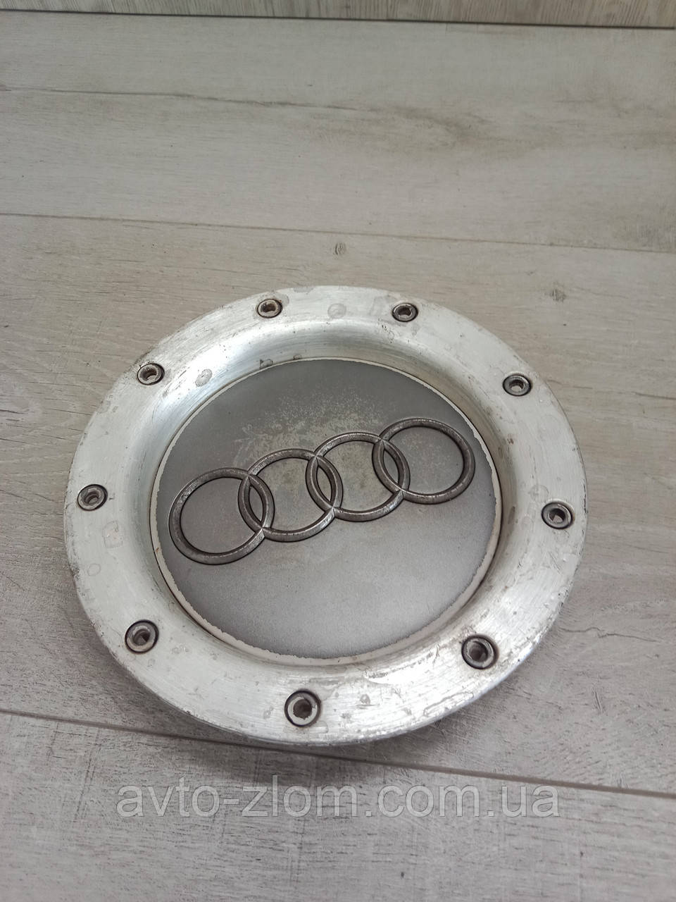 Заглушка диска Audi, Audi. 8D0601165K.