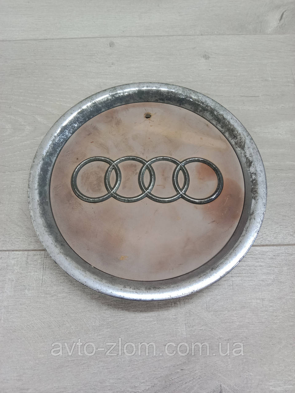 Заглушка диска Audi, Audi. 8L0601165D.