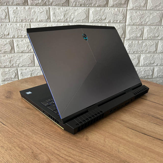 Ігровий ноутбук Dell Alienware 17 R4 17,3