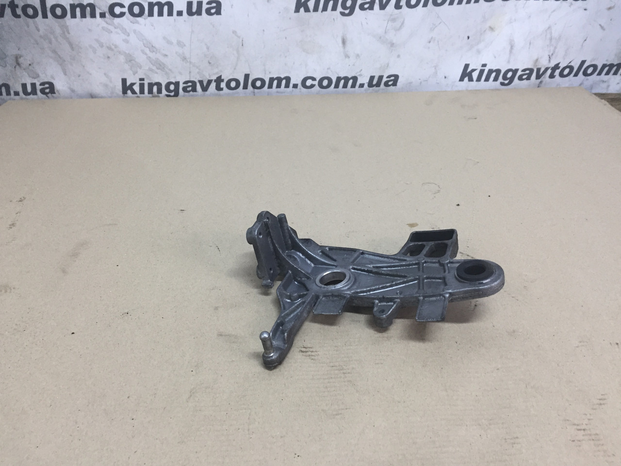 Кронштейн Mercedes W212 E-class A6510902241