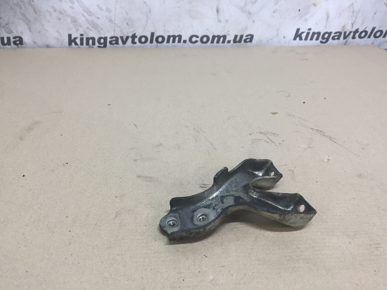 Кронштейн Mercedes W212 E-class A6510900727