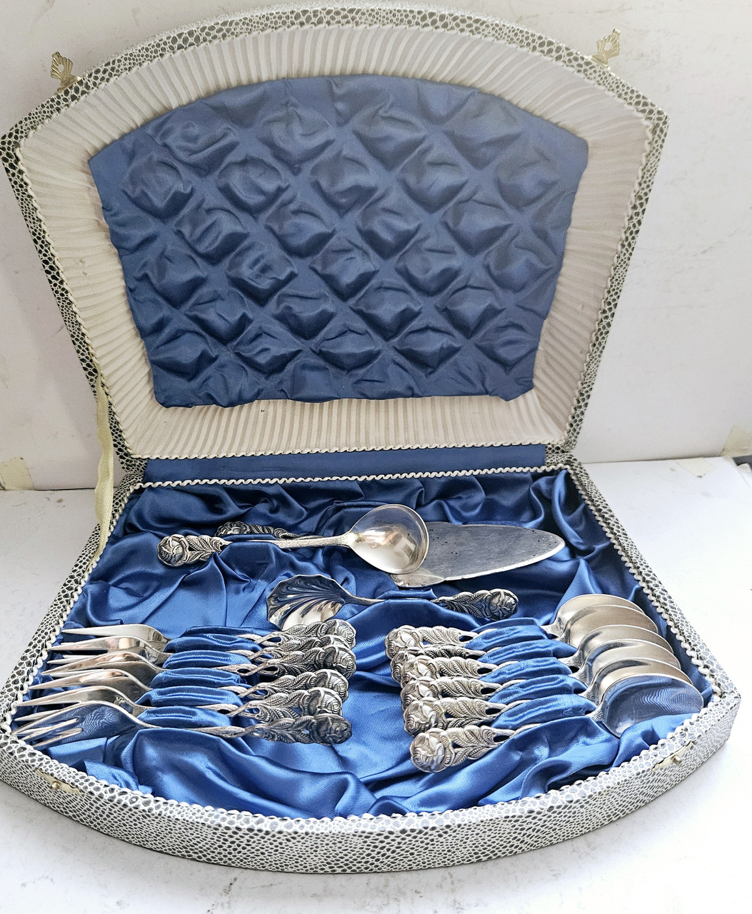 Антикварний посрібний чайний набір (кладки,вилки) Троянди, фото 1