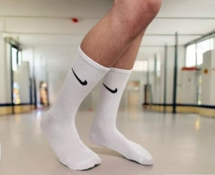 Шкарпетки чоловічі бавовняні високі спортивні з логотипом Nike білі