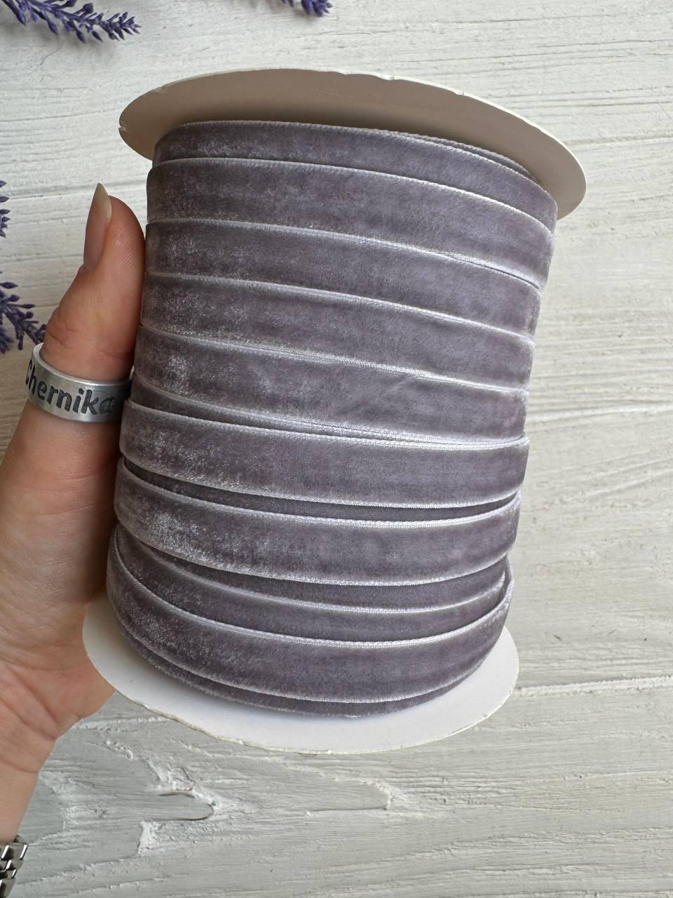 Стрічка оксамитова "1,0 см" сіро корчинева  рулон 45 метрів