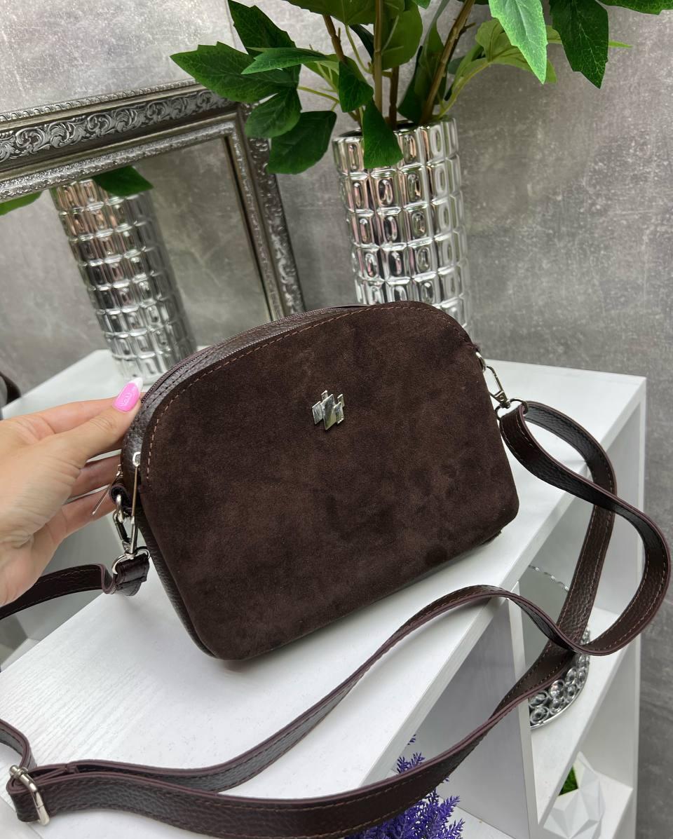 Замшева сумка через плече маленька стильна шоколадна сумочка замша+шкірзам