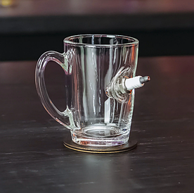 Чашка зі свічкою, свічка у чашці