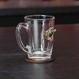 Чашка з лимонкою, лимонка в чашке