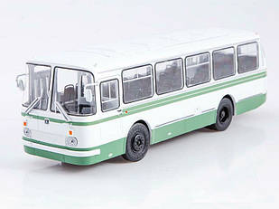 Масштабна модель автобуса ЛАЗ 695Н (1978 р.) у масштабі 1:43 (Наші автобуси).