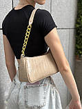Жіноча бежева сумка через плече багет рептилія, фото 8