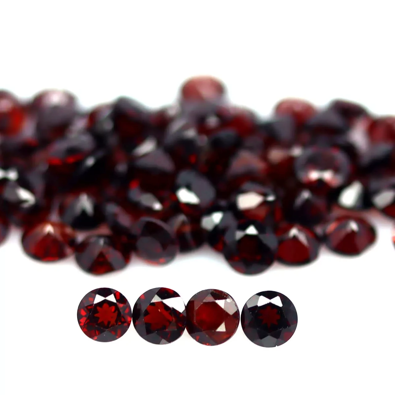 15.10 карат. Природний червоний гранат 66 шт. 3.5 мм