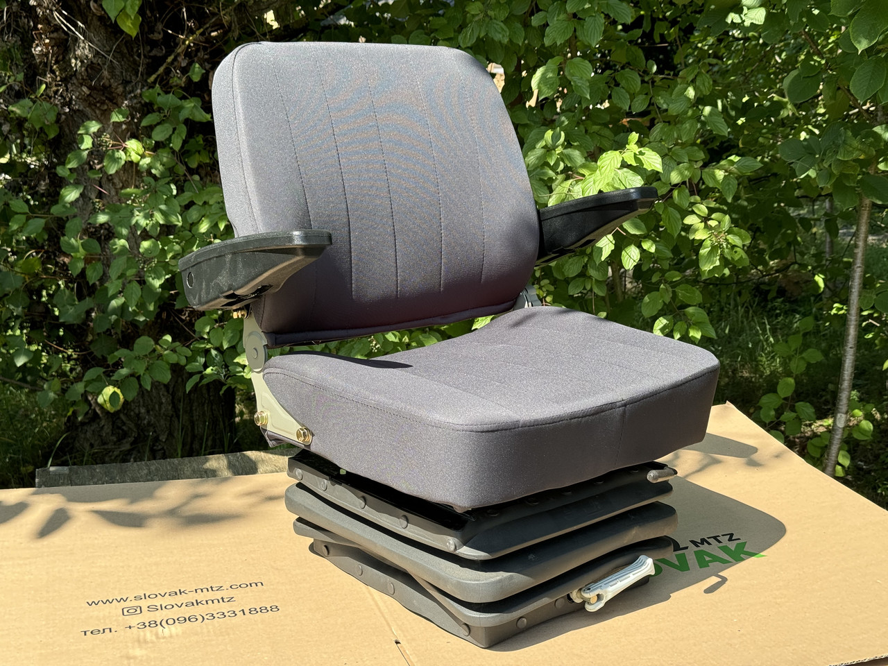 Сидіння кабіни МТЗ 80В-6800000 Сидіння кабіни МТЗ Універальне (Матерчасте) з підлокотниками, фото 1