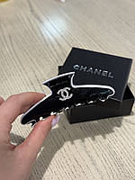 Крабик для волосся чорно-білий із логотипом і розсипом цирконію