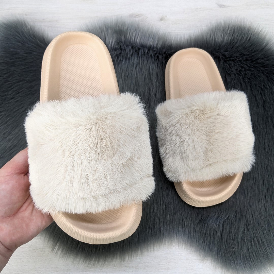 Шльопанці жіночі хутряні бежеві 4533