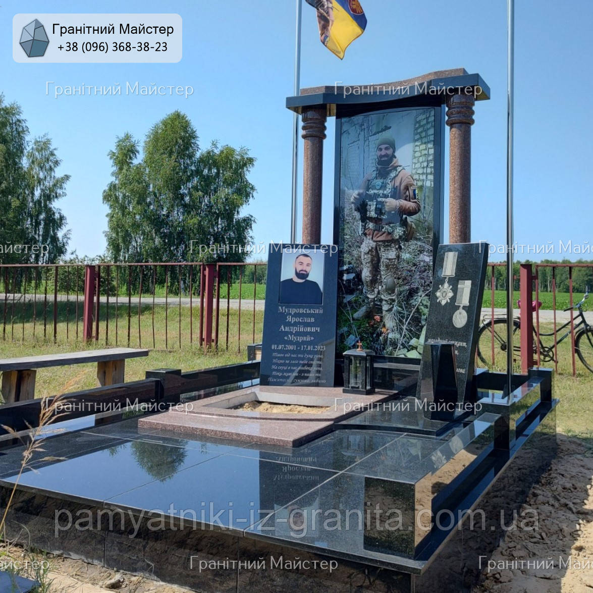Пам'ятник воїну з кольоровим портретом в увесь зріст № П-191