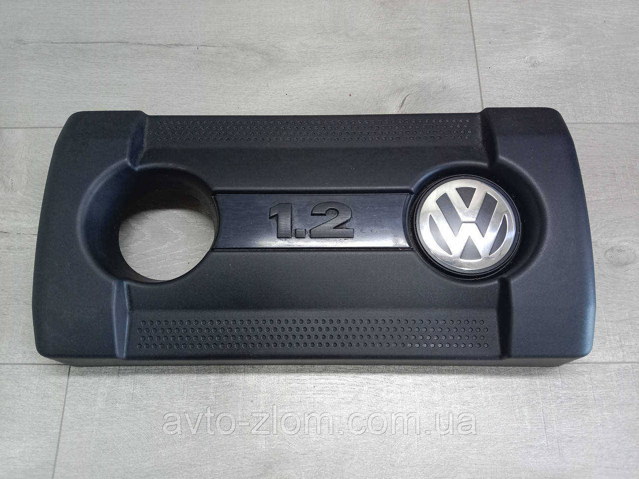 Декоративна кришка двигуна Volkswagen Polo 9N 1.2I. Поло. 03D103925.