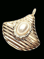 Фігурна підвіска 4.5 см-4 см, вінтажний металевий кулон золотого кольору, камінь під перли