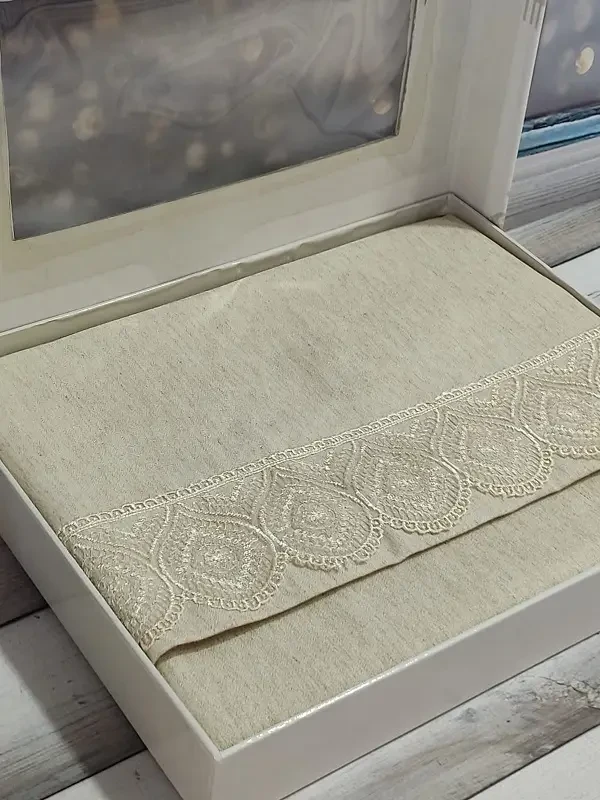 Жаккардова скатертина з мереживом Tabe UMBERTO 160х220см.