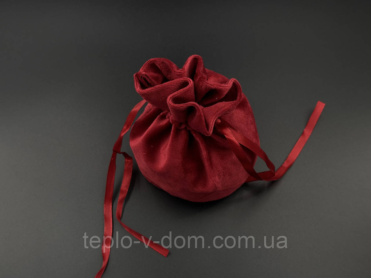 Подарунковий мішечок з оксамиту на затяжках 13х15х9см червоного кольору, фото 1