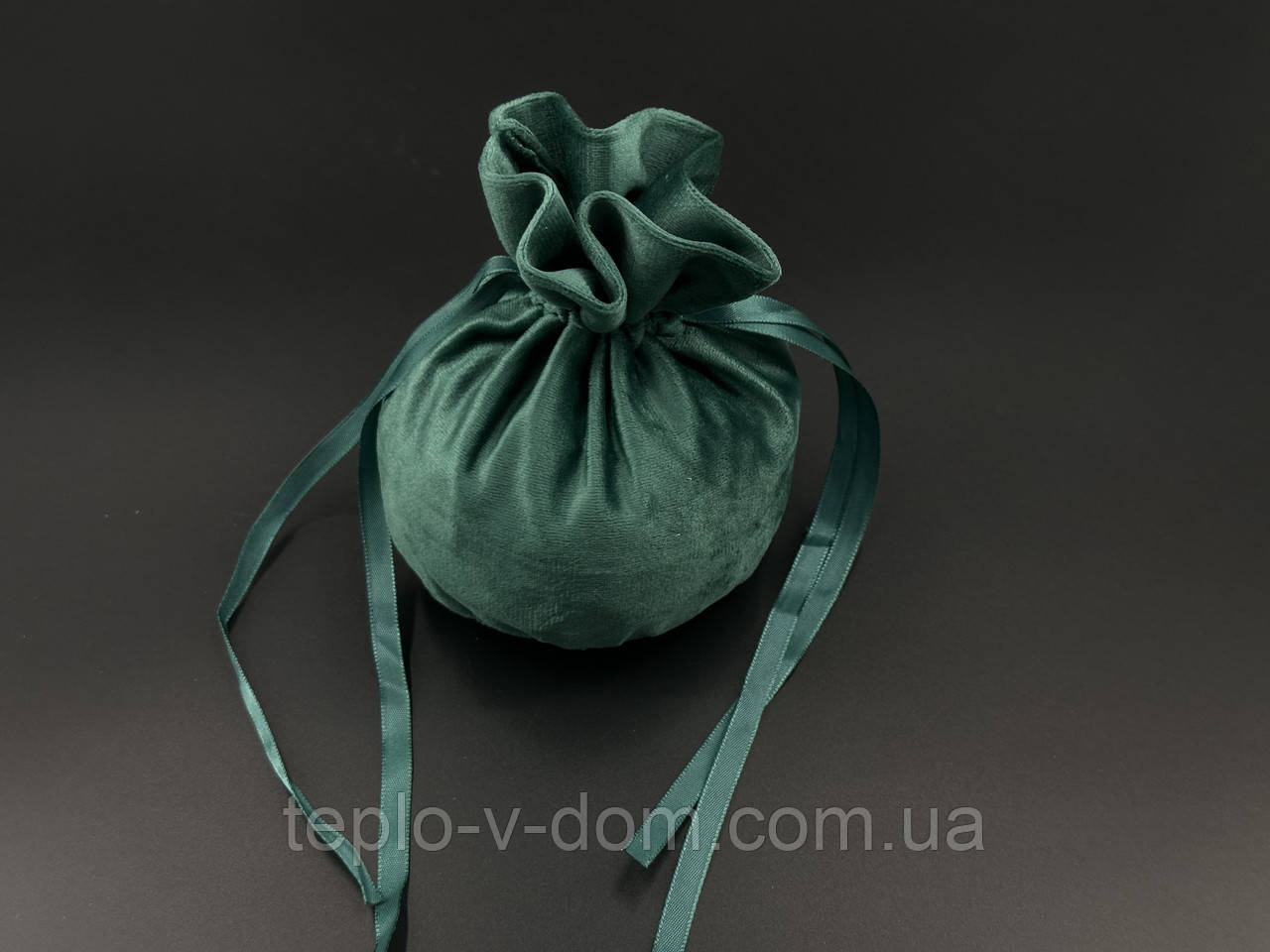 Подарунковий мішечок з оксамиту на затяжках 13х15х9см зеленого кольору