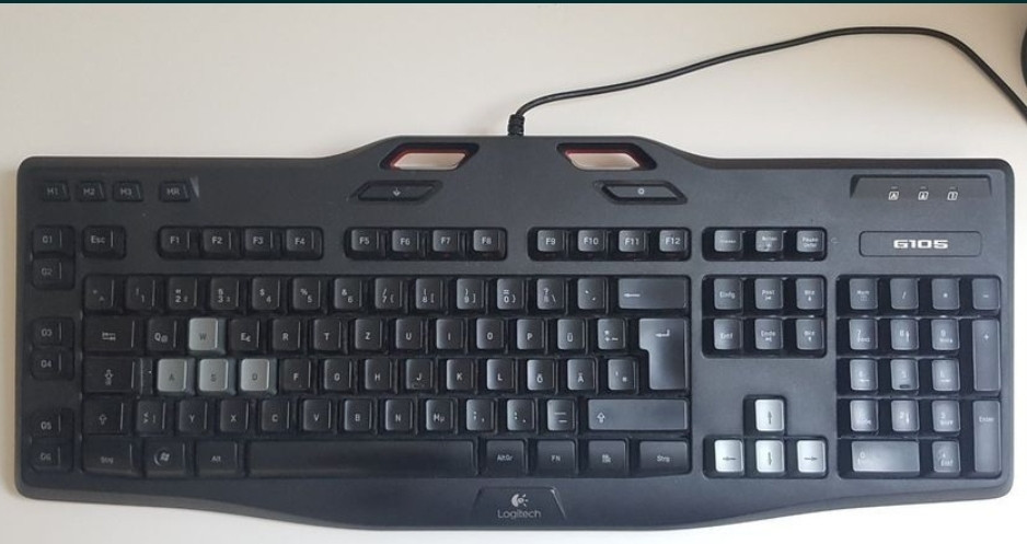 Клавиатура: Logitech G105.