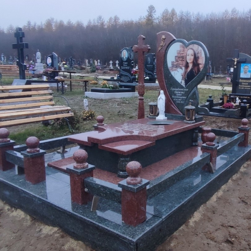 Пам'ятник із кольоровою фотографією на склі 2000*3000