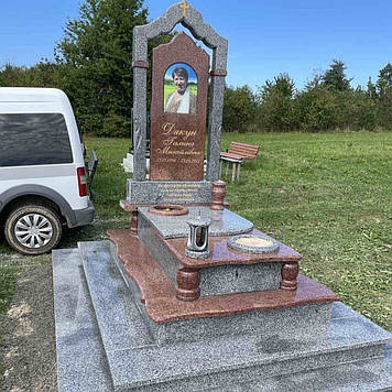 Пам'ятник із кольоровою фотографією у формі арки 2500*3500