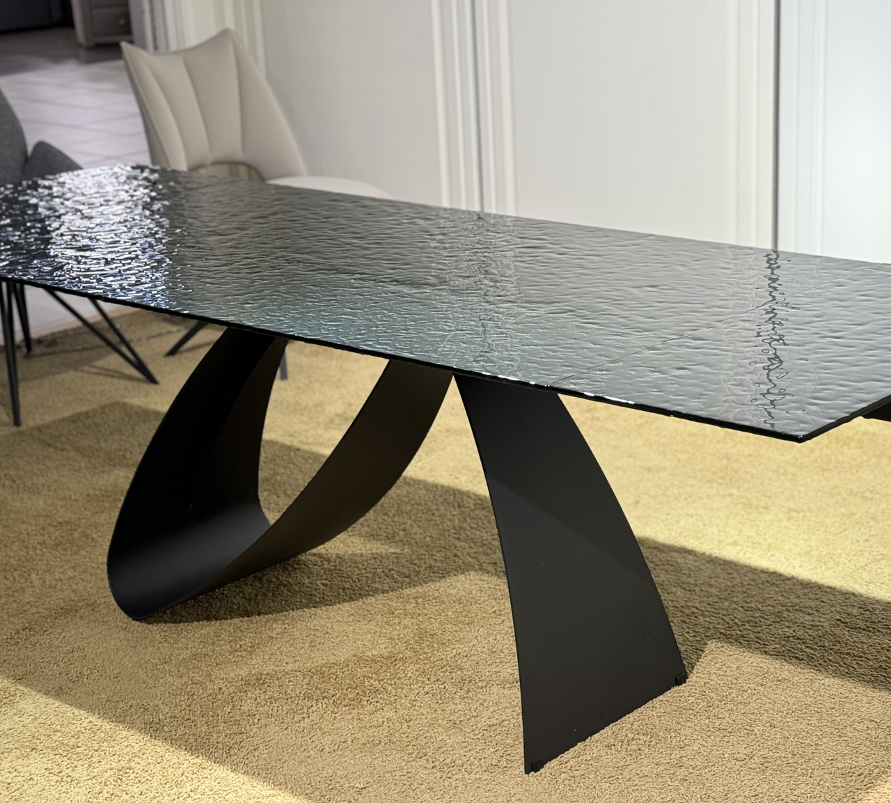 Обідній стіл Арізона — дизайнерський розкладний стіл 160–240×90×76 см, чорний, скляна стільниця з водним малюнком