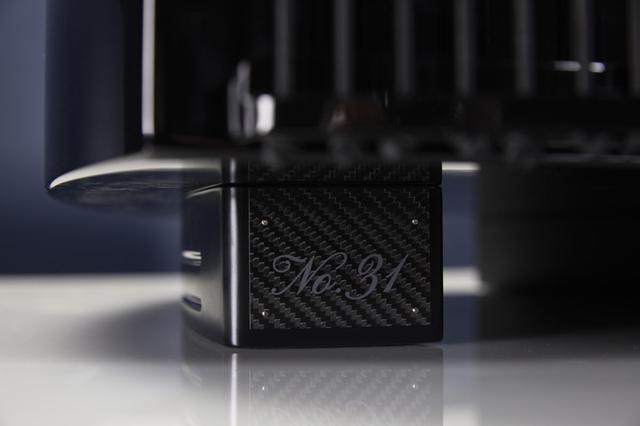 REL No.31 Piano Black активний сабвуфер