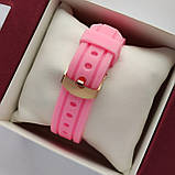 Рожевий жіночий наручний годинник Sbao із золотим корпусом і чорним циферблатом, на силеконовому ремінці, код - 2431, фото 3