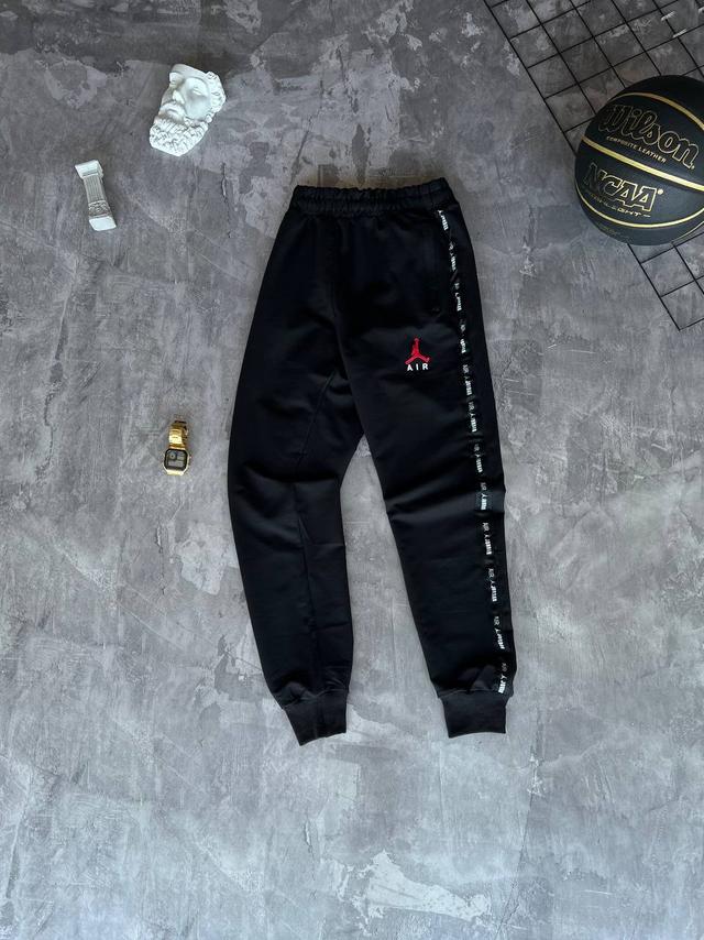 Спортивные мужские штаны Спортивные мужские штаны