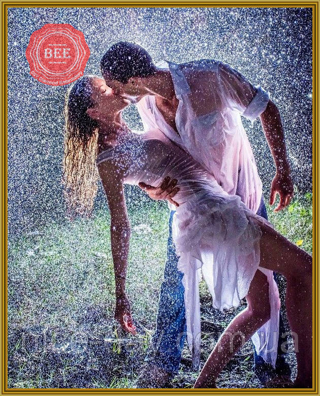 Картина для малювання камінням Diamond painting Алмазна вишивка "Закохані під дощем" велика