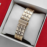 Жіночий золотистий наручний годинник Guess (Гес) зі світлим циферблатом, камінчики навколо, дата - код 2453а, фото 5
