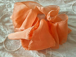 Найтонша стрічка із Шифону (натуральний шовк), колір — персиковий. Ширина 2 см. Ціна вказана за 1.3 м