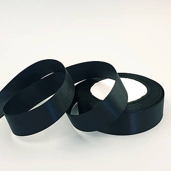 Атласна стрічка Чорна 2.5 см — рулон 33 м